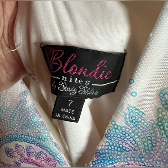 Blondie Nites Elegant White Sequin Sleeveless Gown - Picture 12 of 13